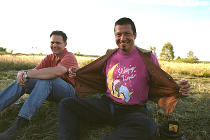 Jens and I, me showing the present form B&auml;rbel, the pink t-shirt
